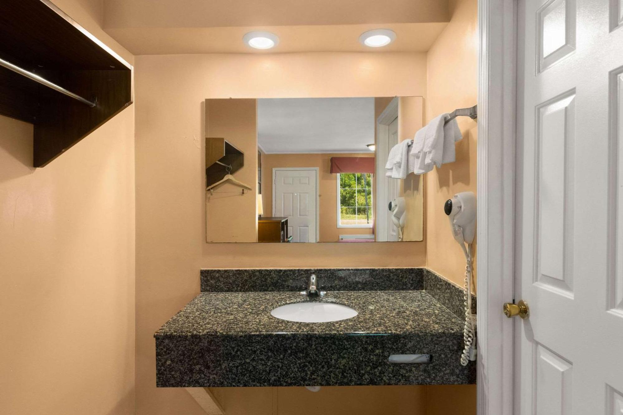 Econolodge Cornersville Esterno foto